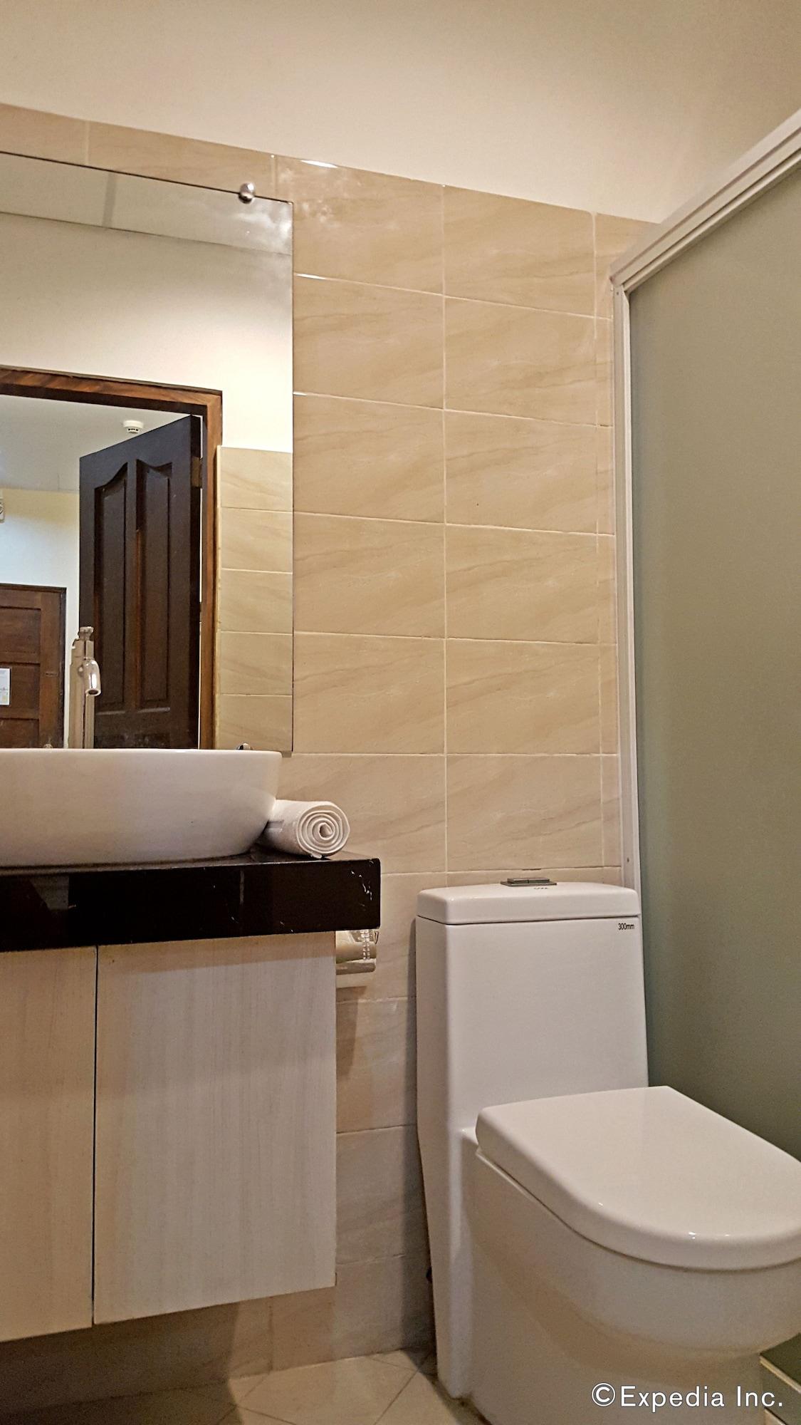 Golden Gate Suites Dumaguete City Esterno foto