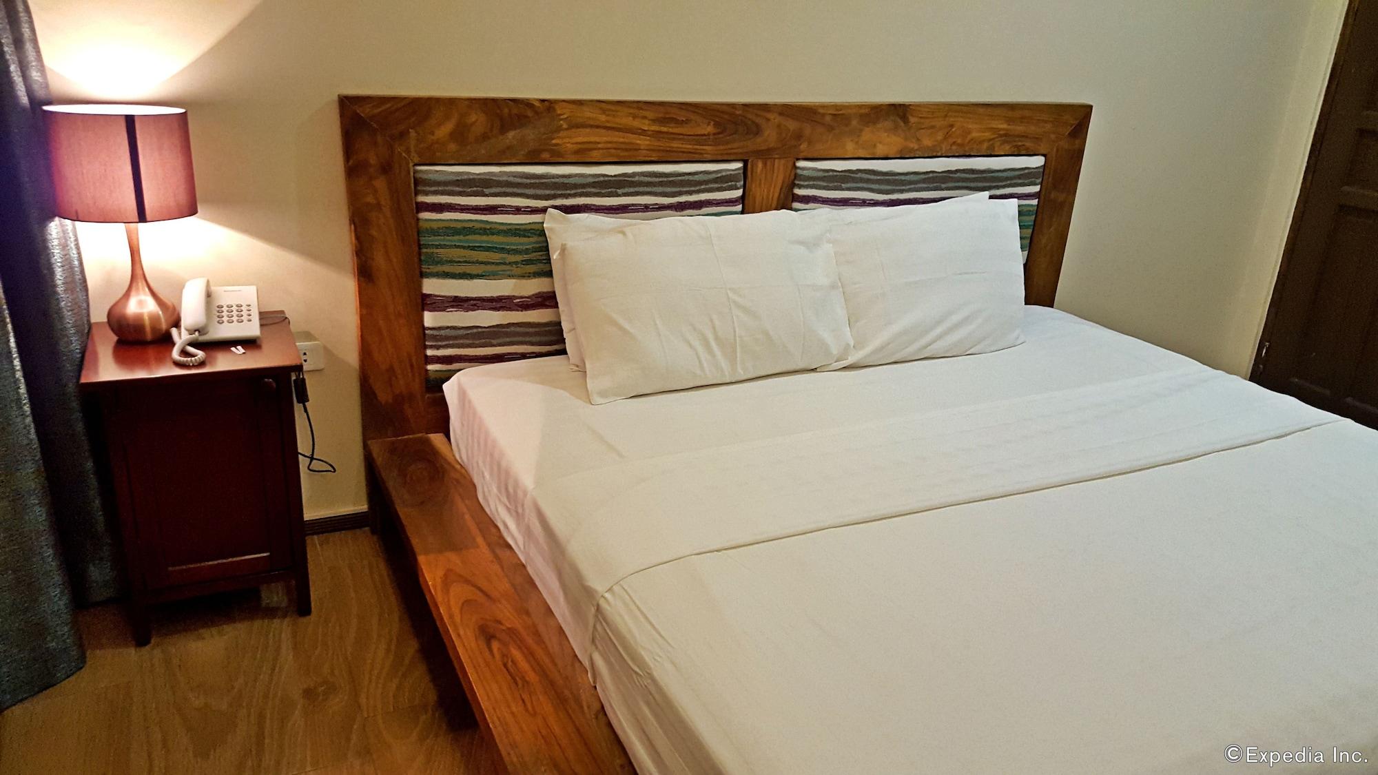 Golden Gate Suites Dumaguete City Esterno foto