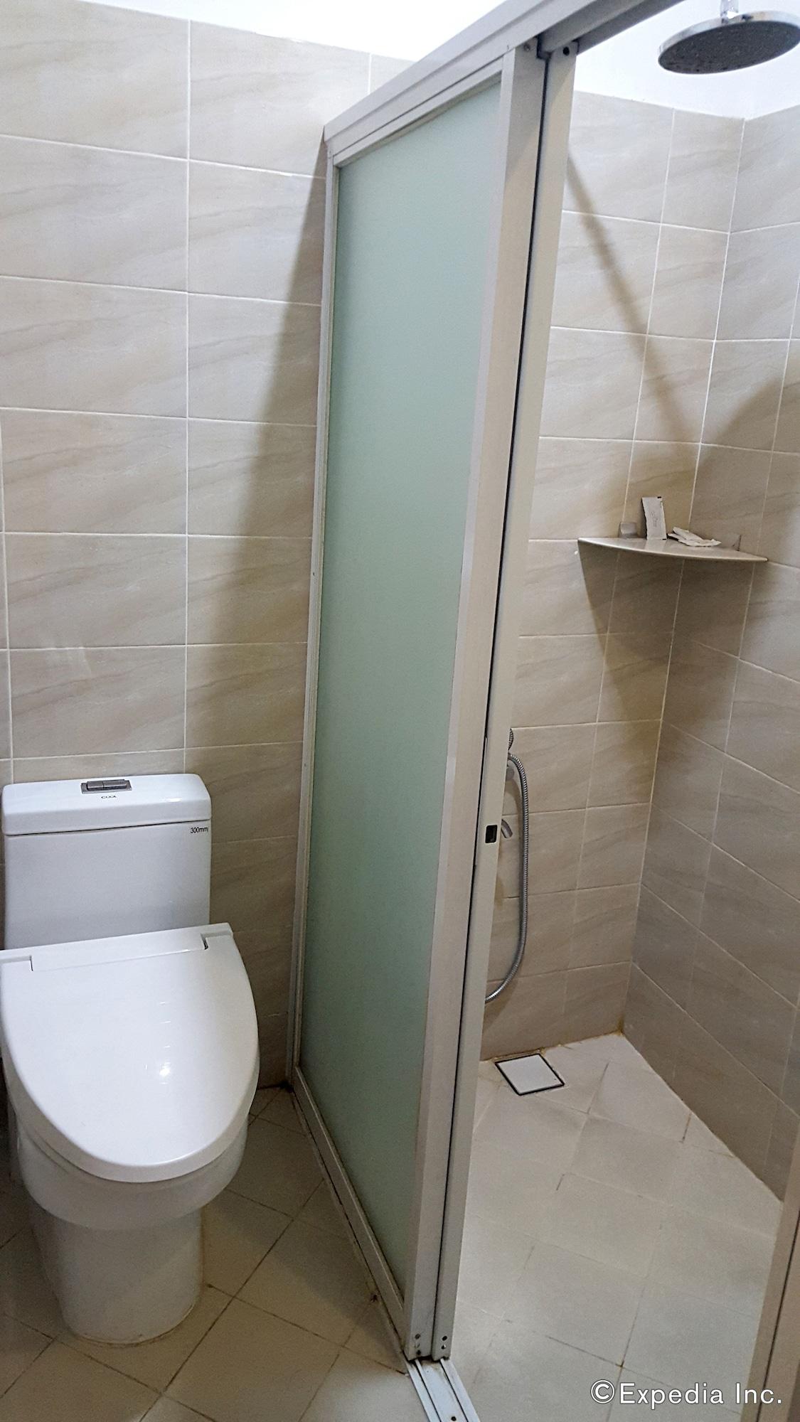 Golden Gate Suites Dumaguete City Esterno foto