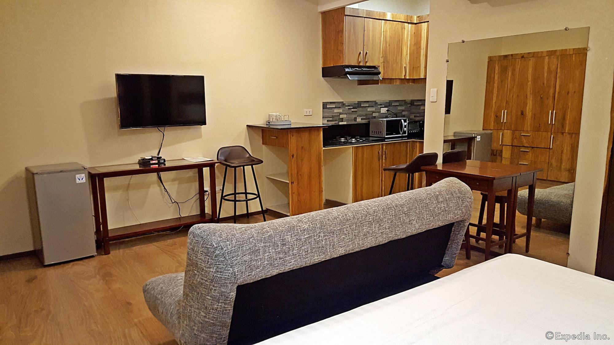 Golden Gate Suites Dumaguete City Esterno foto