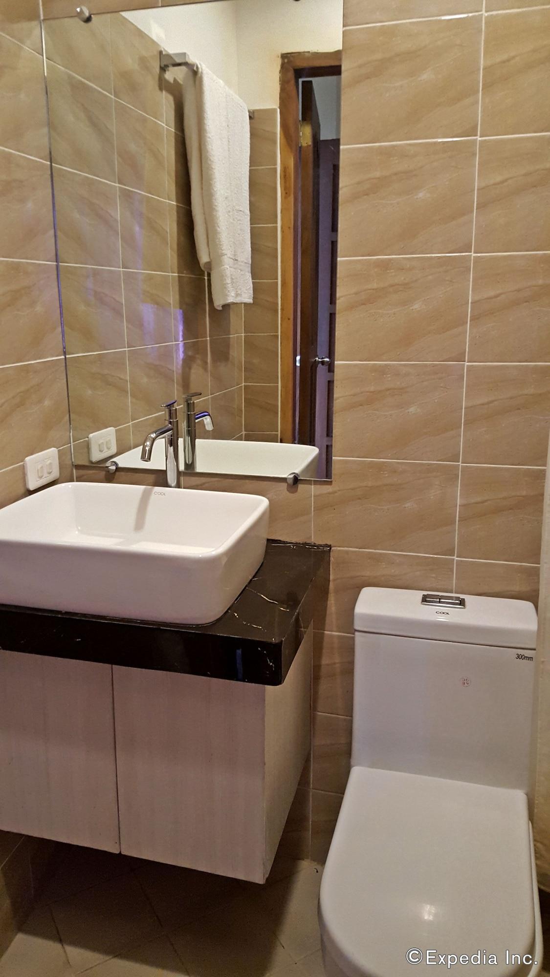Golden Gate Suites Dumaguete City Esterno foto