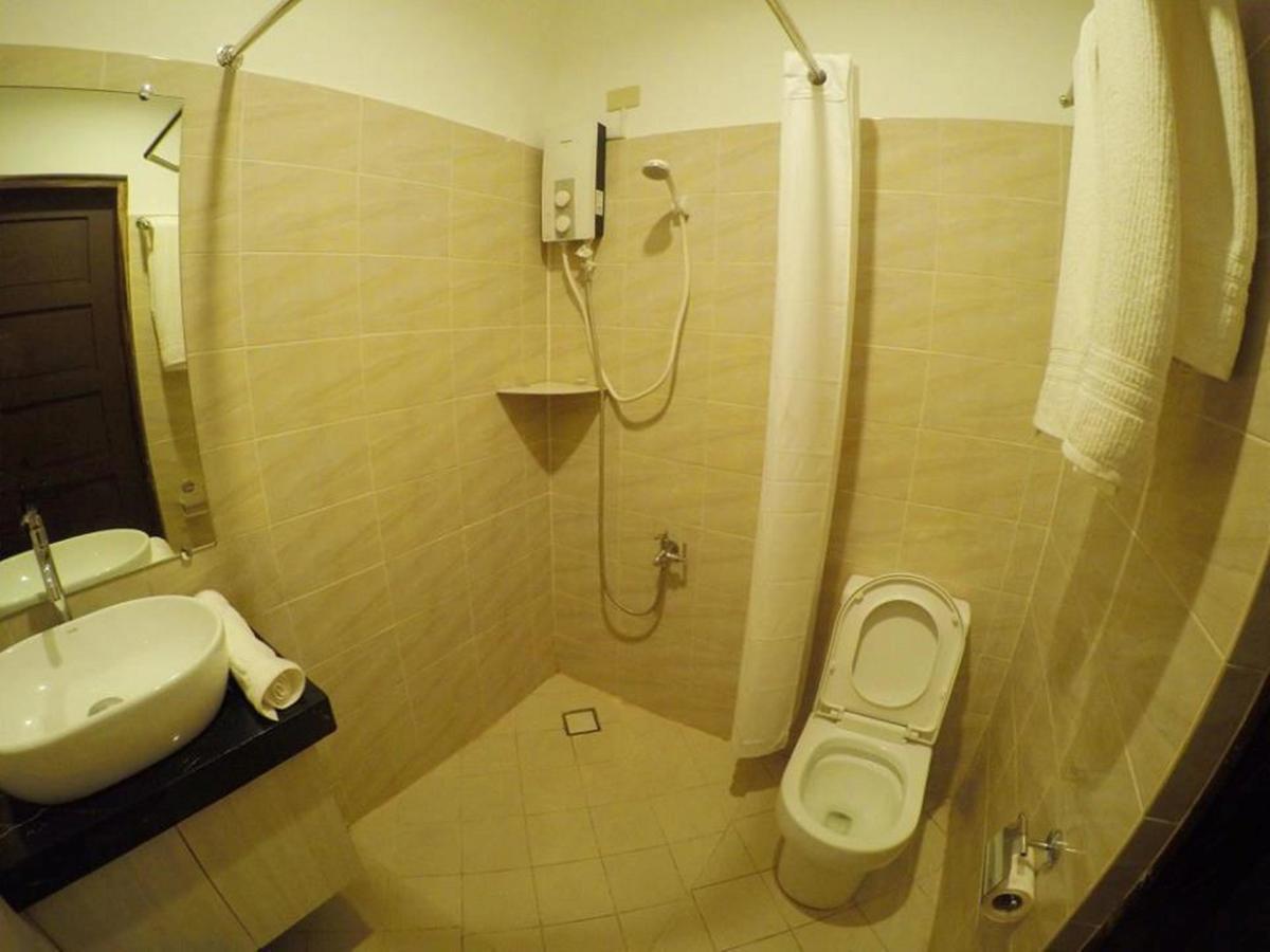 Golden Gate Suites Dumaguete City Esterno foto