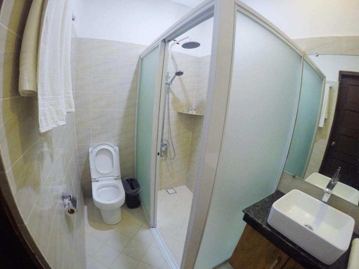 Golden Gate Suites Dumaguete City Esterno foto