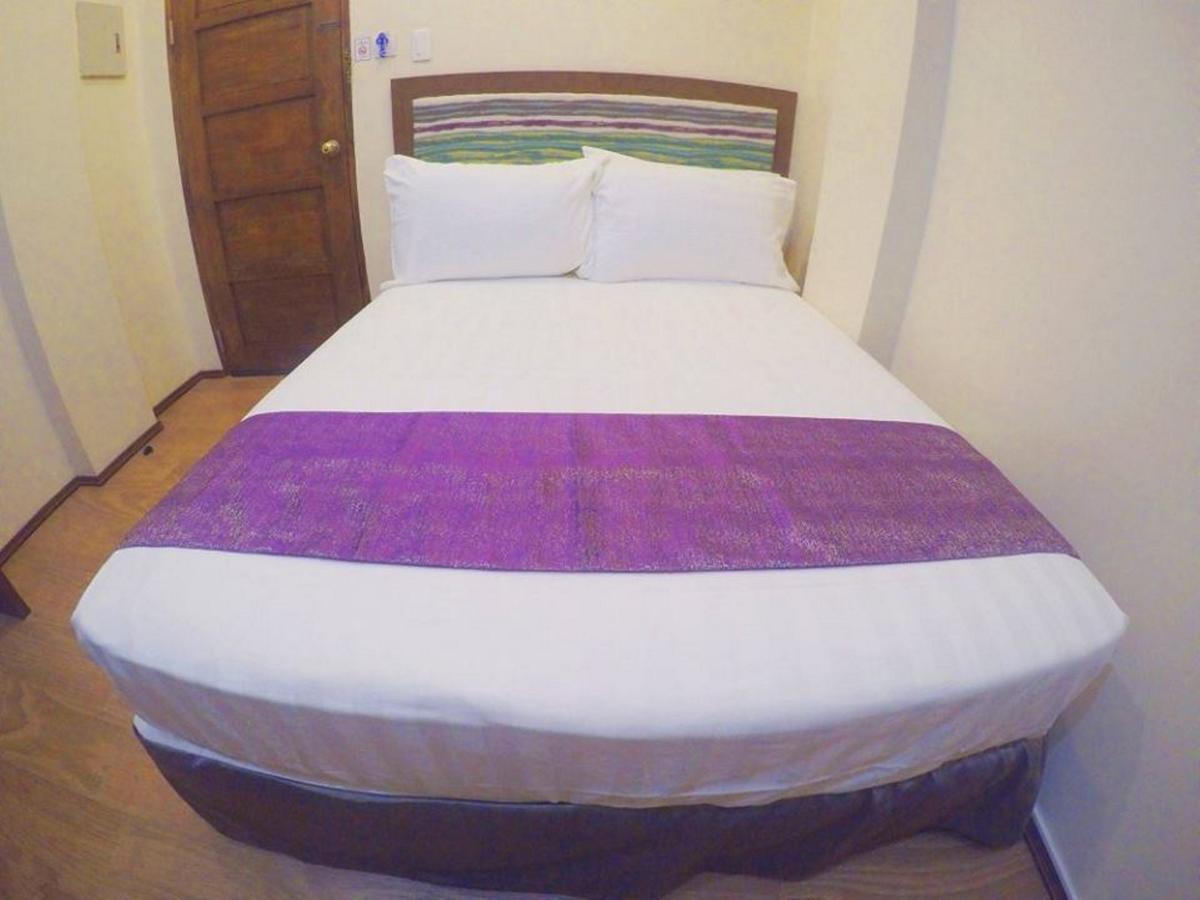 Golden Gate Suites Dumaguete City Esterno foto