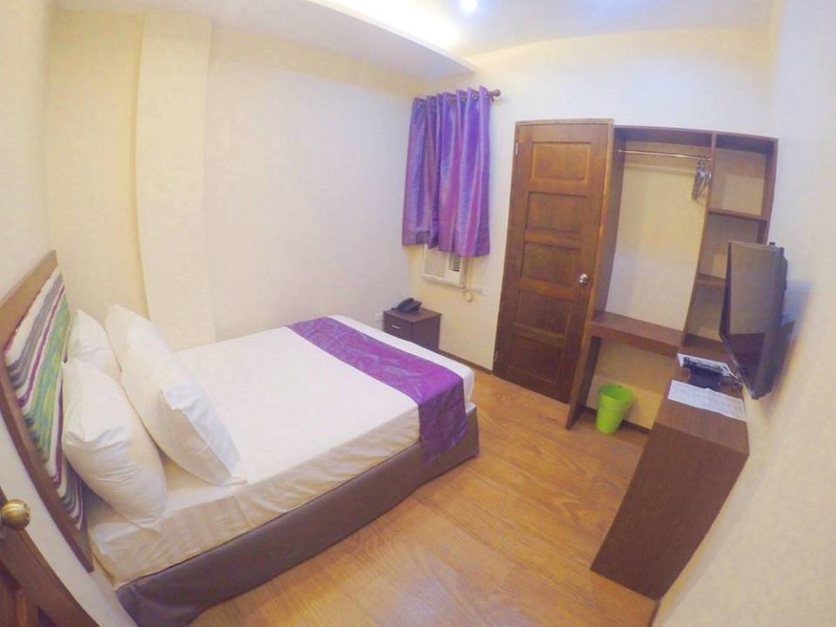 Golden Gate Suites Dumaguete City Esterno foto