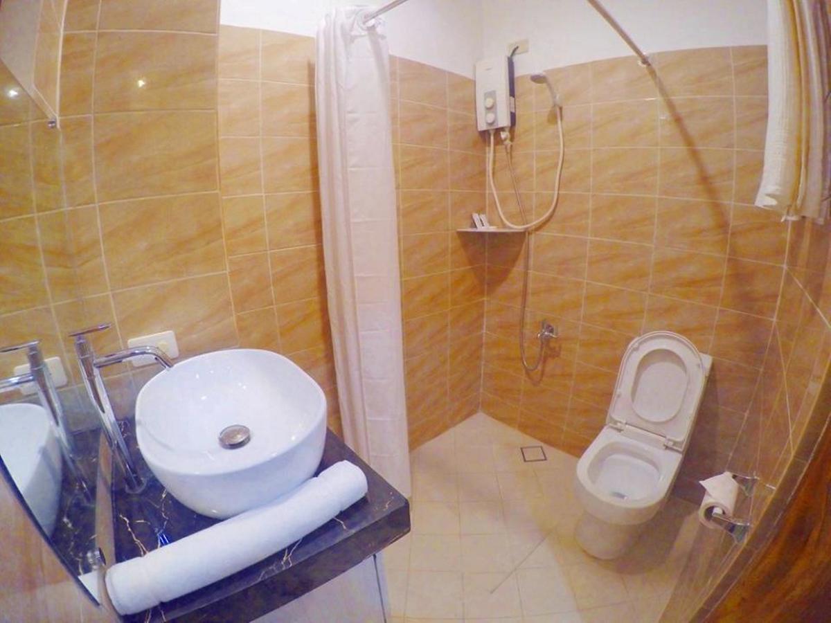 Golden Gate Suites Dumaguete City Esterno foto
