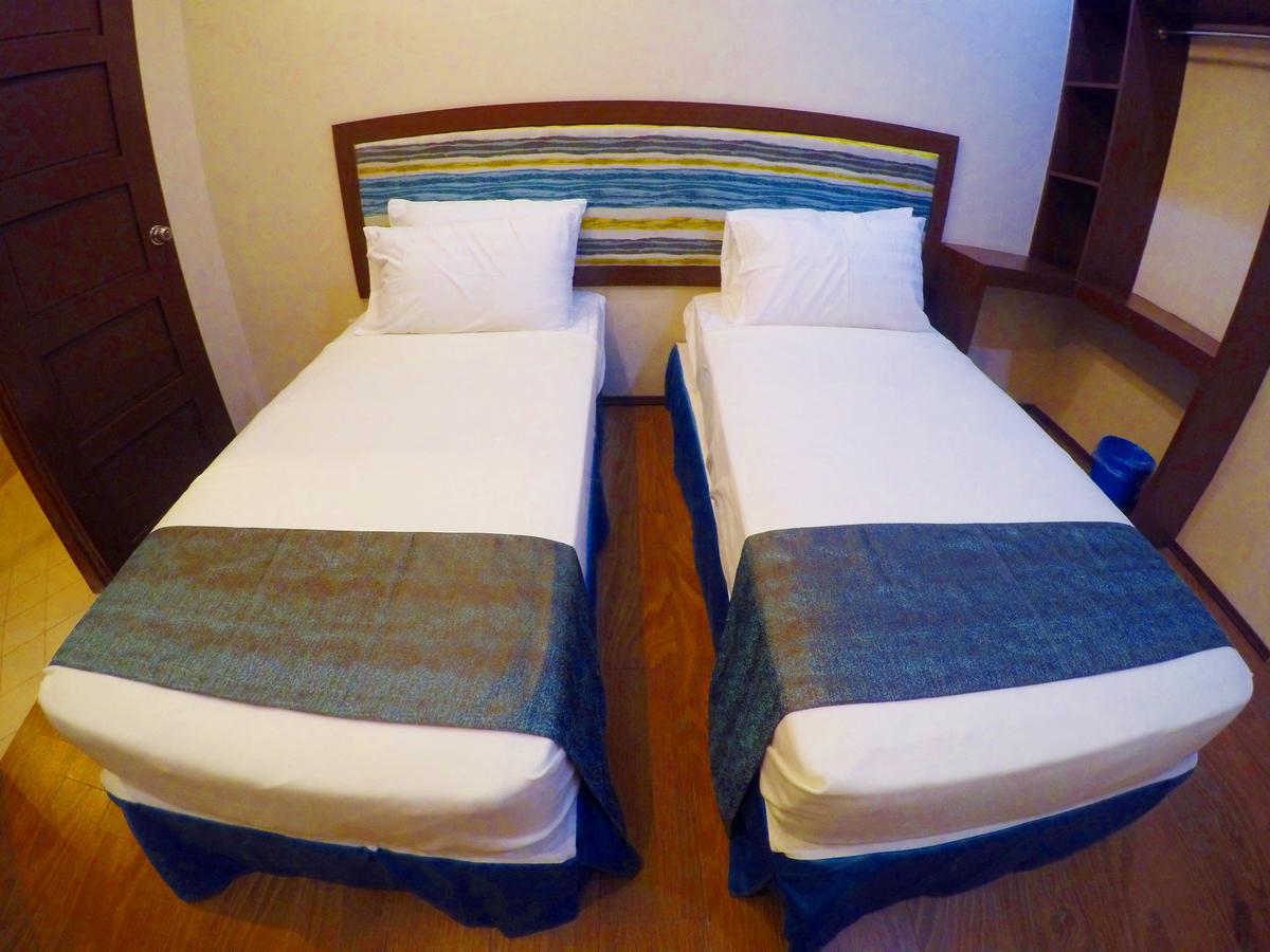 Golden Gate Suites Dumaguete City Camera foto
