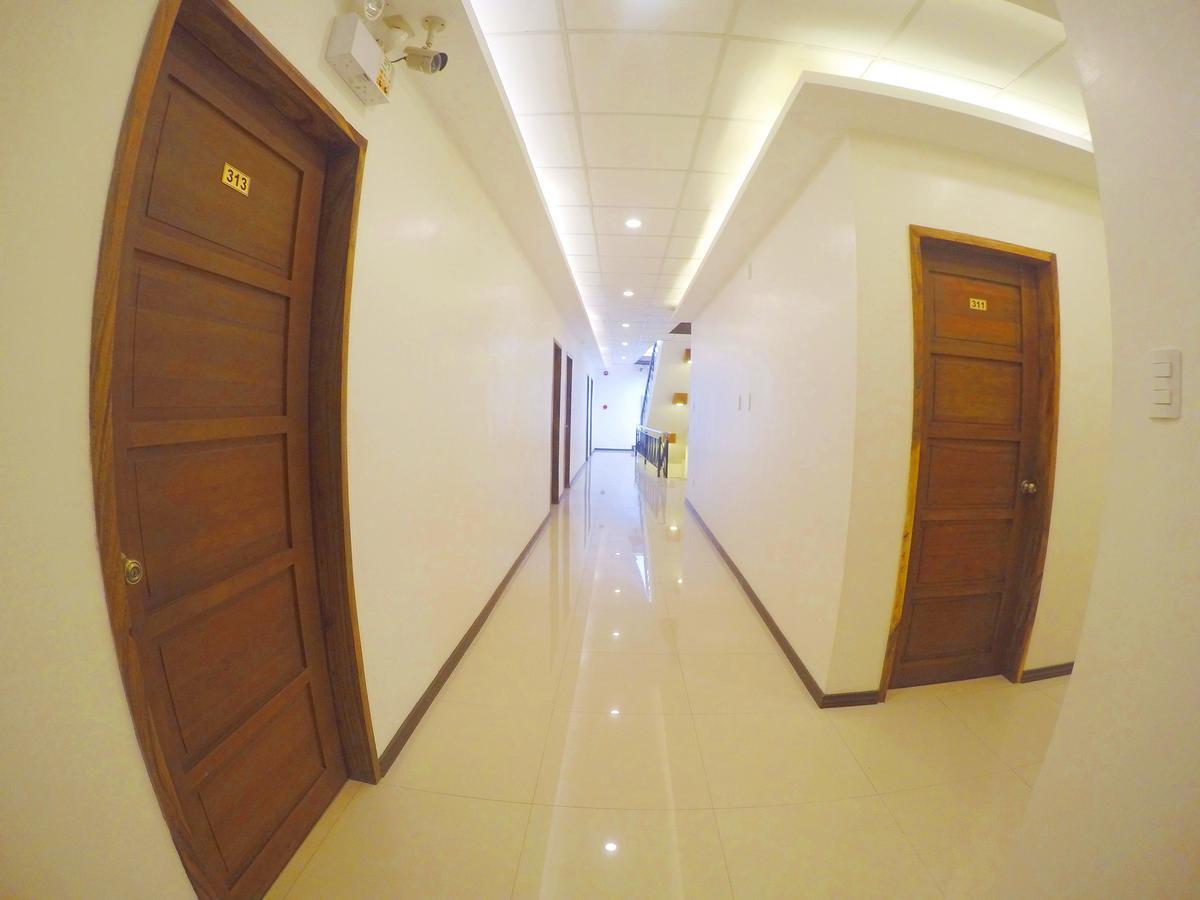 Golden Gate Suites Dumaguete City Esterno foto
