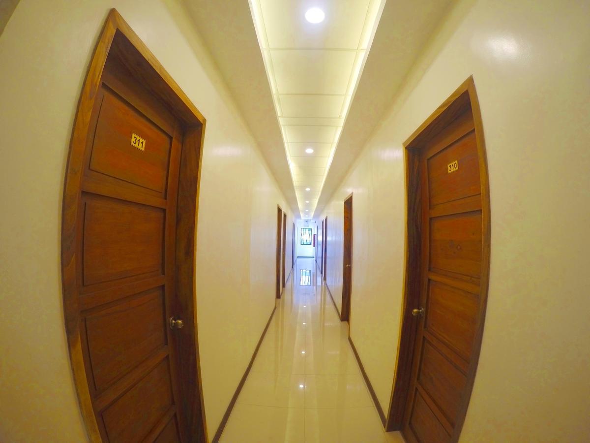 Golden Gate Suites Dumaguete City Esterno foto