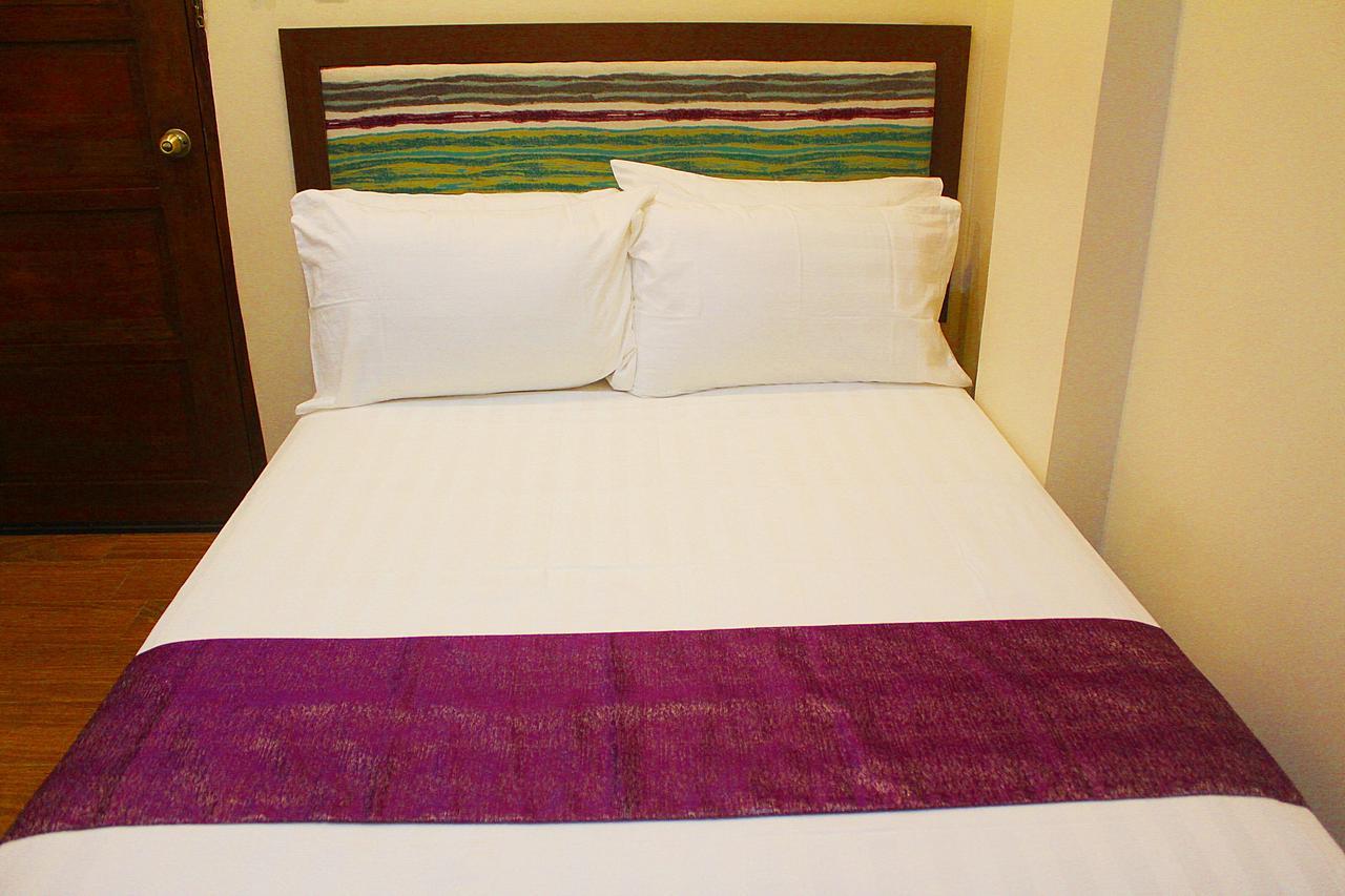 Golden Gate Suites Dumaguete City Esterno foto