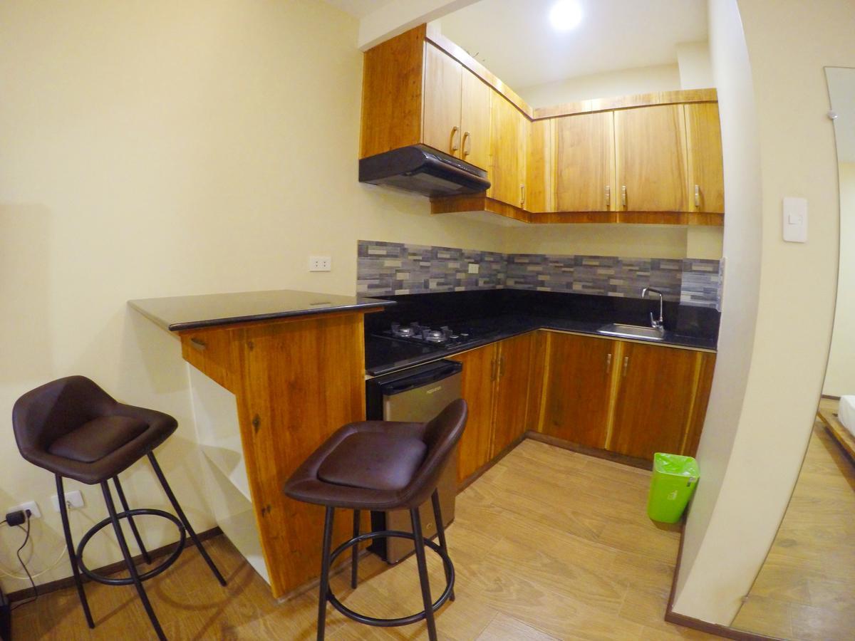 Golden Gate Suites Dumaguete City Esterno foto