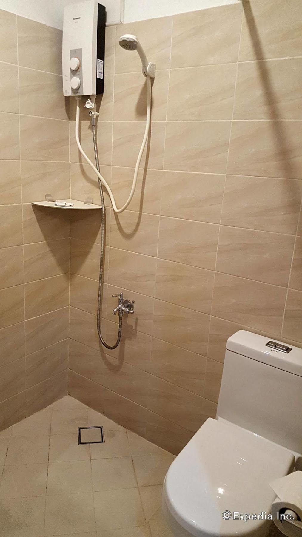 Golden Gate Suites Dumaguete City Esterno foto
